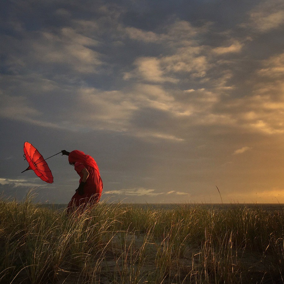 23 Photographers of the Year iPhone Photography Awards. 
Second Place Winner, She Bends with the Wind. Robin Robertis
