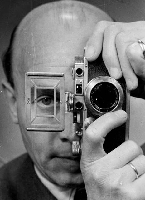 43 Otto Umber, a self portrait with the Leica, 1952.