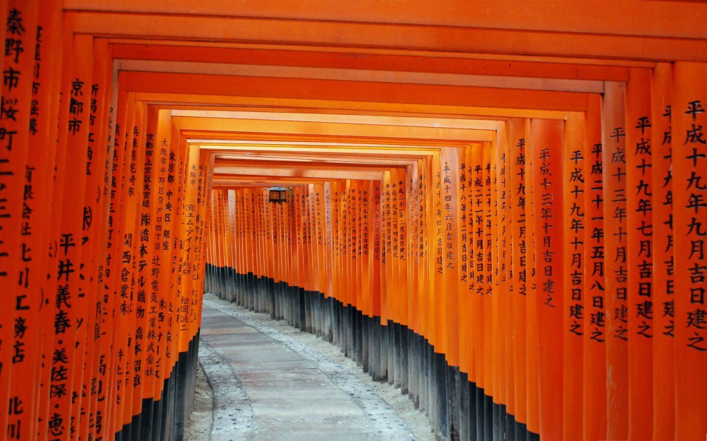 6 Road red gate Fushimi Inari. Photography by Ilya Genkin