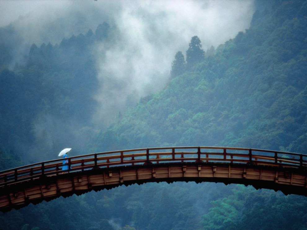 15 Kintai Bridge over the Nishiki River. Photography by japanesephotolog