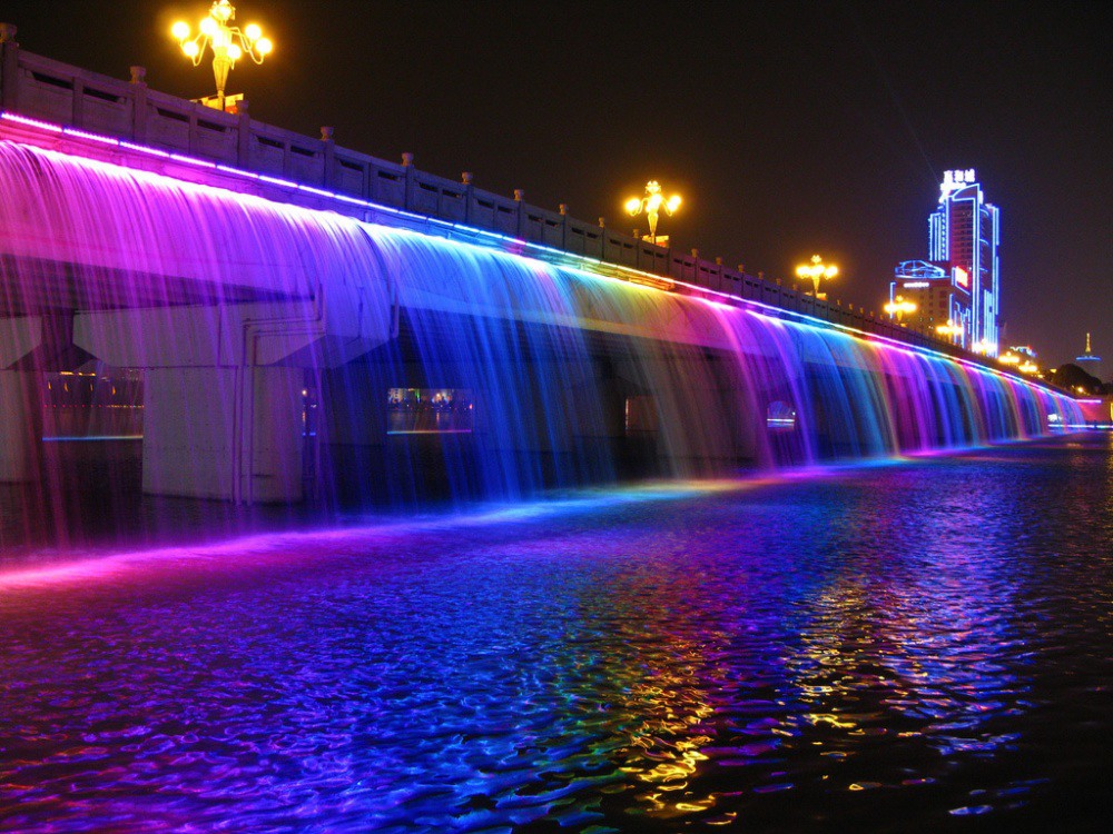12 Banpo Bridge Rainbow Fountain, Seoul. Photograph by bp